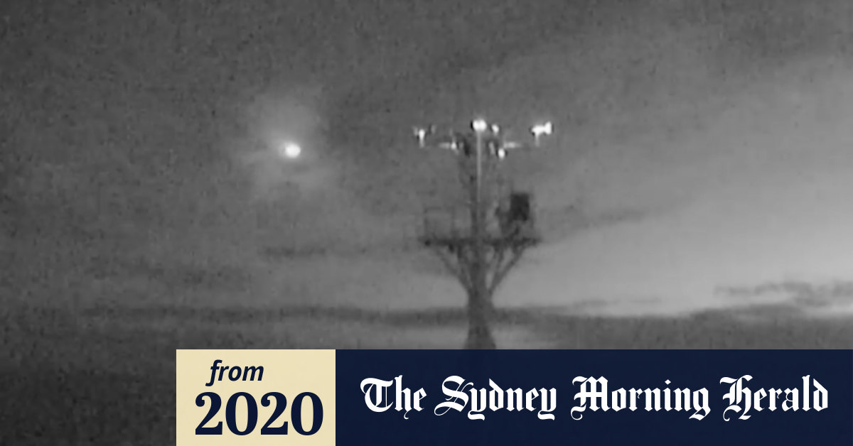 Video Rare meteor caught on live stream